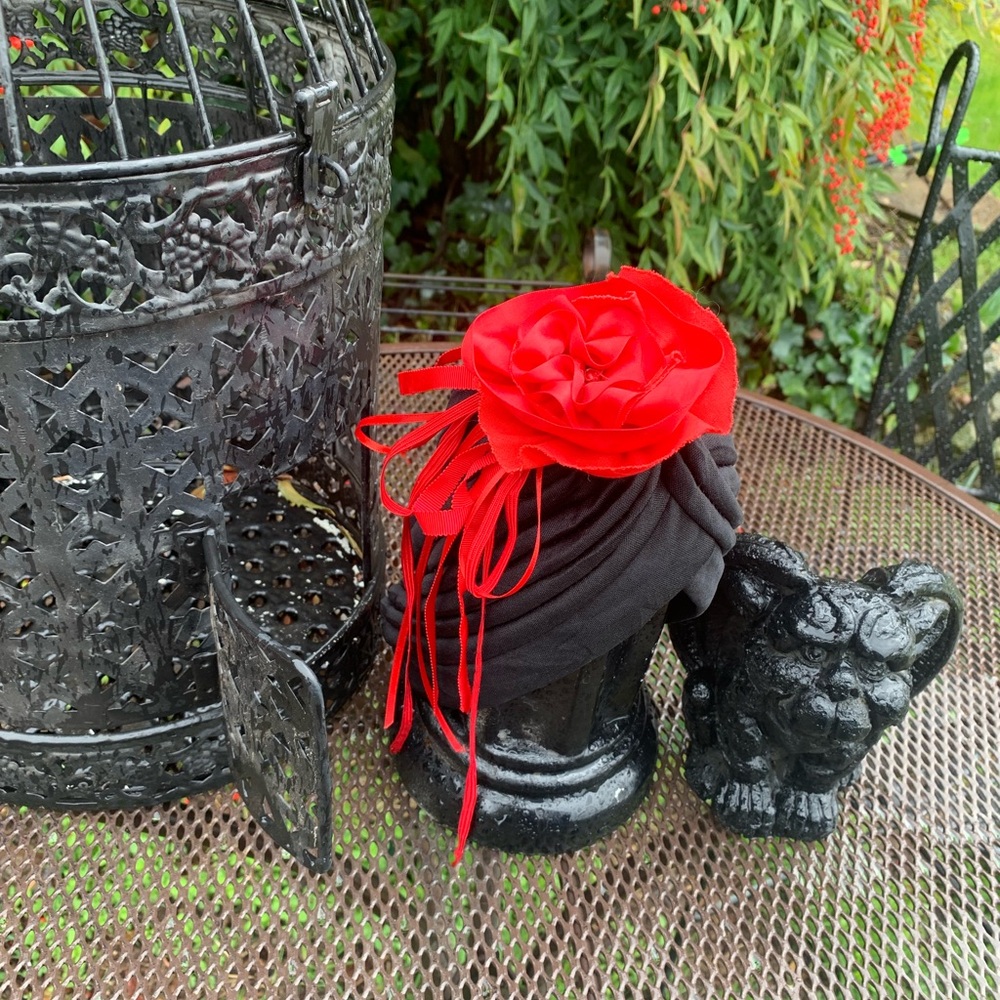 Cloche hat in black with a raw edged fabric flower pin by kreativekristen - Picture 4 of 8